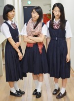 『東京無国籍少女』出演の花影香音（左）、田中日奈子（中）、吉永アユリ（右）が編集部を訪問してくれた