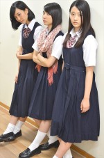 『東京無国籍少女』出演の花影香音（左）、田中日奈子（中）、吉永アユリ（右）が編集部を訪問してくれた