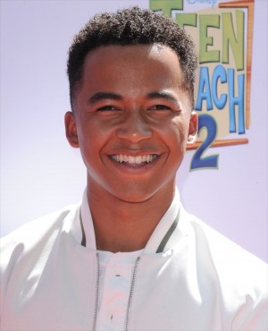 レイモンド・アレクサンダー・チャム・Jr、LAで開催された『ティーン・ビーチ 2』プレミアにて