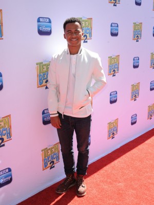 レイモンド・アレクサンダー・チャム・Jr、LAで開催された『ティーン・ビーチ 2』プレミアにて