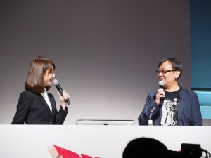 「ドラゴンクエスト新作発表会」に出席した椿姫彩菜、堀井雄二