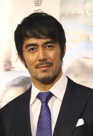 阿部寛、『一番電車が走った』会見にて