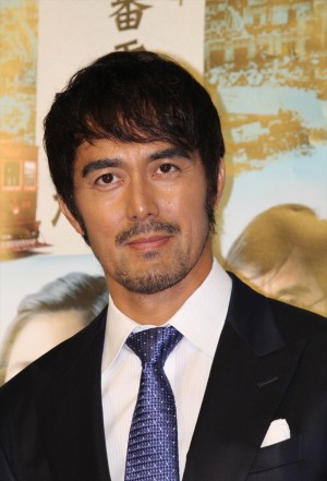 阿部寛、『一番電車が走った』会見にて