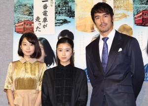 清水くるみ、黒島結菜、阿部寛、『一番電車が走った』会見にて