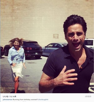 なぜか誕生日を迎えたロリ・ロックリンから逃げるジョン・ステイモス（笑）