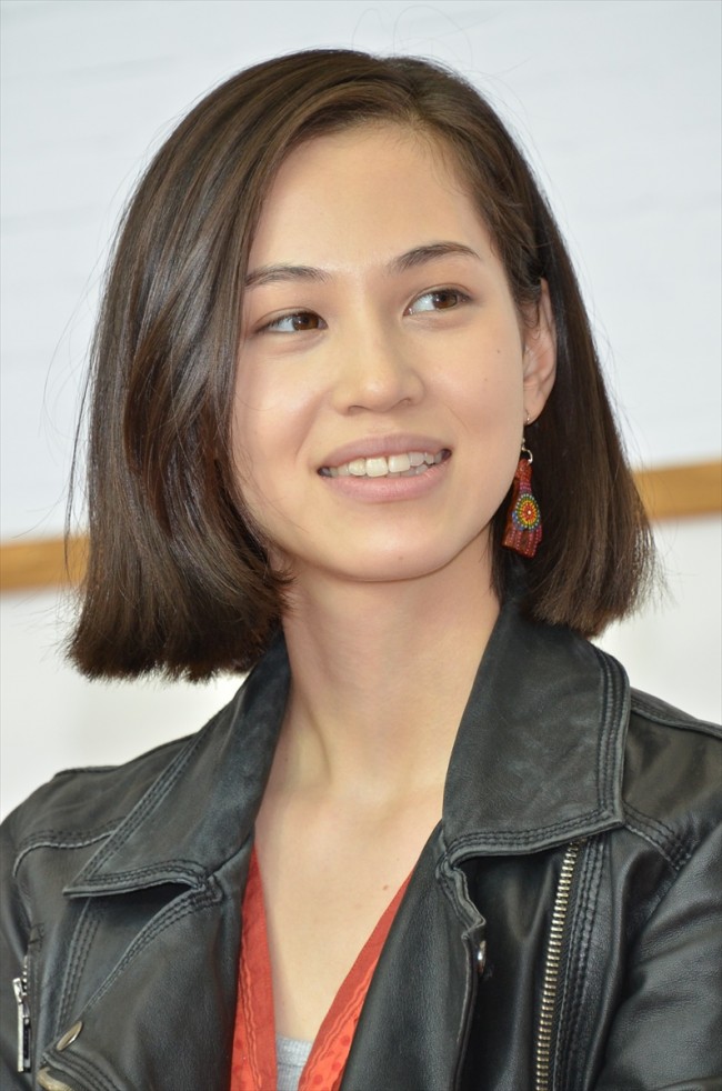 水原希子、ロケ地・軍艦島に大はしゃぎ