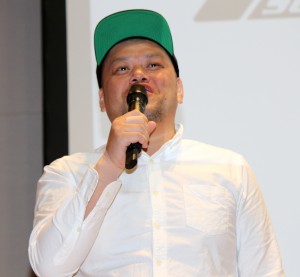 『スーパーダンガンロンパ2～さよなら絶望学園～』制作発表会見に出席した川島邦裕