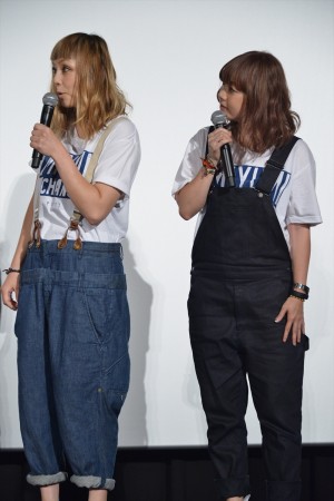 『内村さまぁ～ず THE MOVIE エンジェル』完成披露舞台挨拶に登場したPUFFY