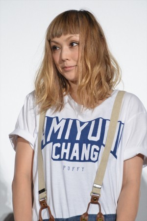 『内村さまぁ～ず THE MOVIE エンジェル』完成披露舞台挨拶に登場した吉村由美（PUFFY）