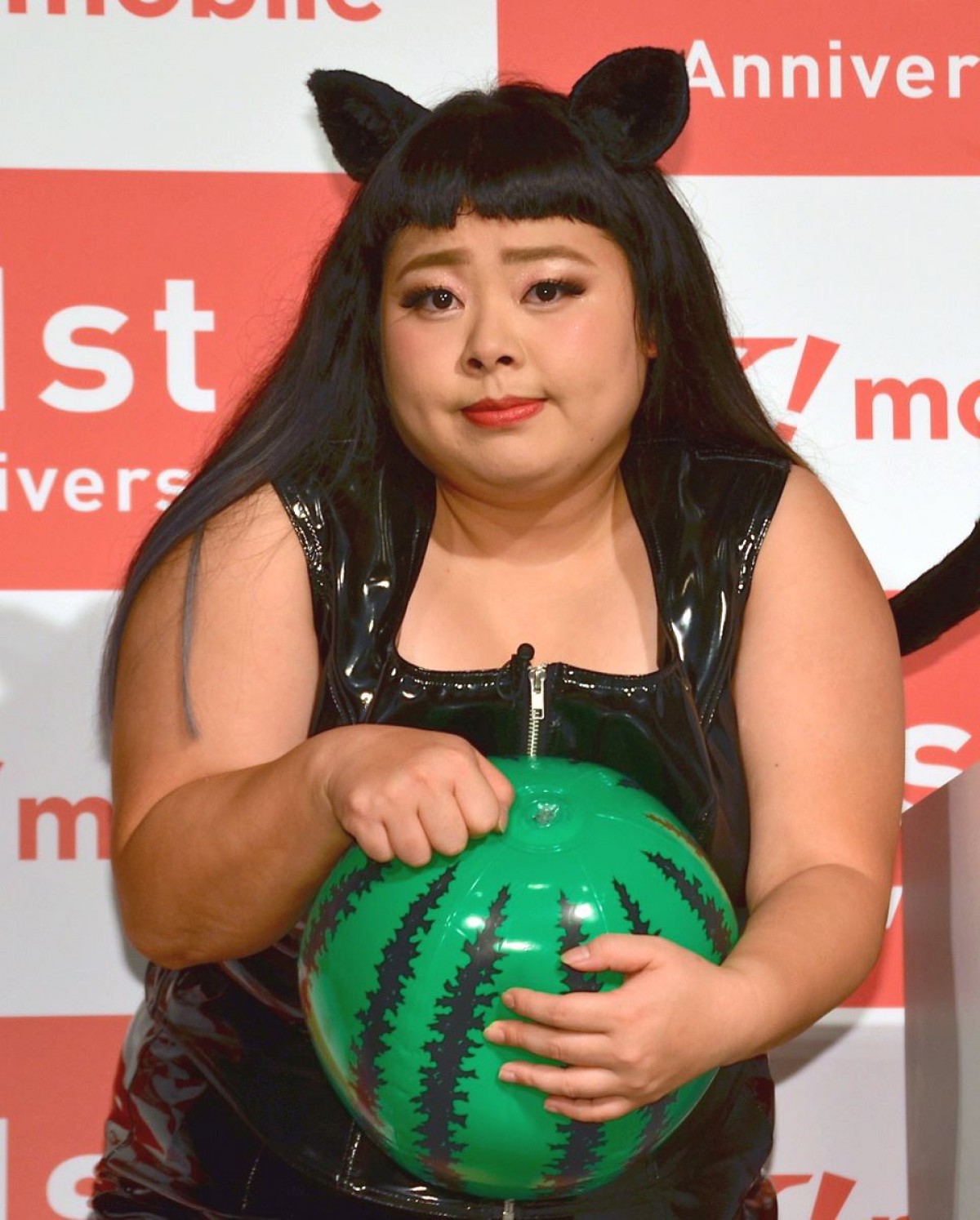 人気ねこ “ふてニャン” 篠崎愛の谷間に釘付け　渡辺直美、無視される