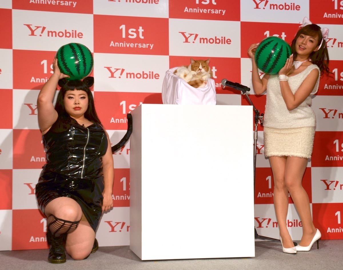 人気ねこ “ふてニャン” 篠崎愛の谷間に釘付け　渡辺直美、無視される