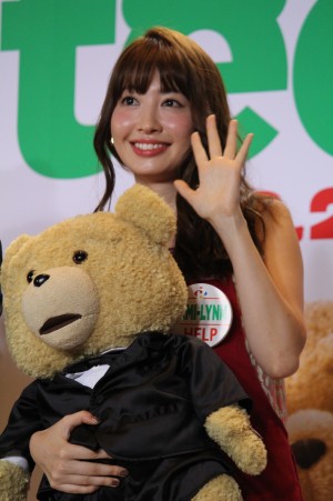 『テッド2』日本語吹き替え公開アフレコイベントに出席した小嶋陽菜（AKB48）