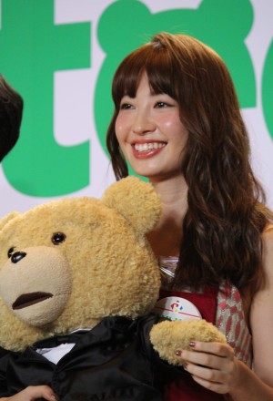 『テッド2』日本語吹き替え公開アフレコイベントに出席した小嶋陽菜（AKB48）