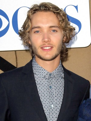 『REIGN／クイーン・メアリー』フランソワ役のトビー・レグボ