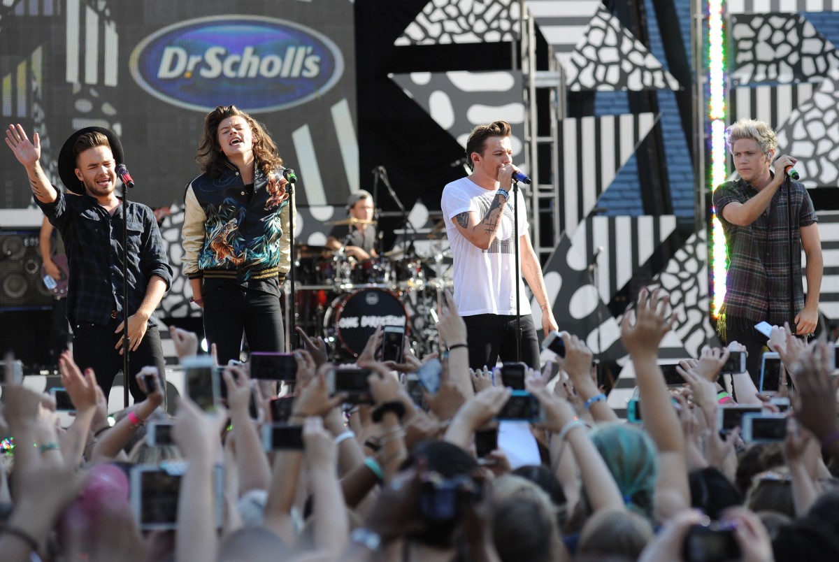 「1D」ルイ・トムリンソン、父親になることについて初めて言及「ワクワクしている」