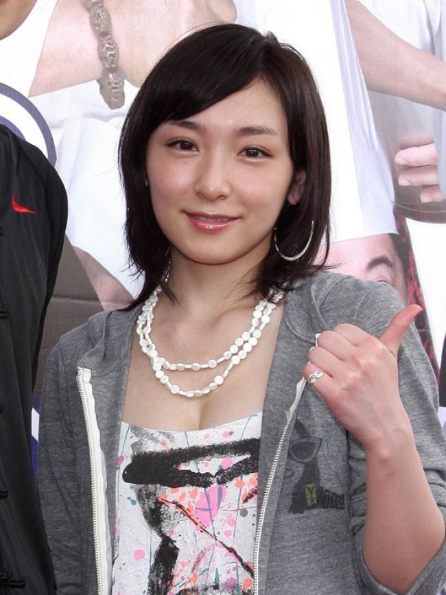 加護亜依、所属事務所と契約満了でフリーに