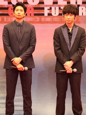 『S －最後の警官－ 奪還 RECOVERY OF OUR FUTURE』完成披露舞台挨拶に登壇した向井理、綾野剛