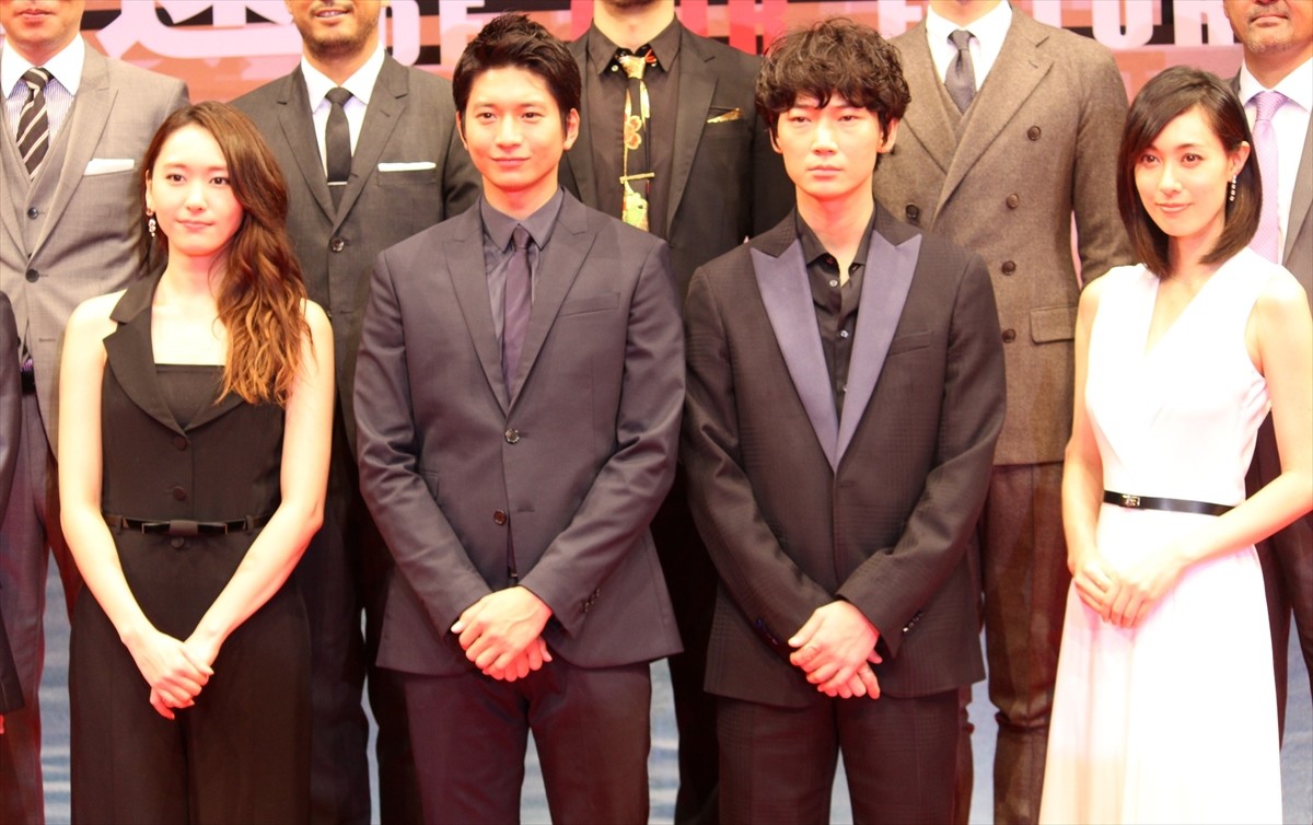 綾野剛、向井理とより深い関係性に「長い付き合いになりそう」