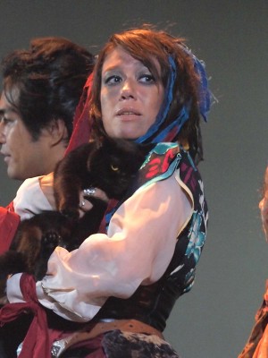 『猫侍 南の島へ行く』完成披露イベントに出席したLiLiCo