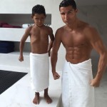 クリスティアーノ・ロナウド、5歳の愛息子とダブルで肉体美を披露