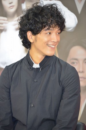 舞台『GS近松商店』製作発表会見に出席した渡部豪太