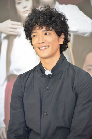 舞台『GS近松商店』製作発表会見に出席した渡部豪太