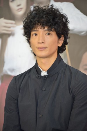 舞台『GS近松商店』製作発表会見に出席した渡部豪太