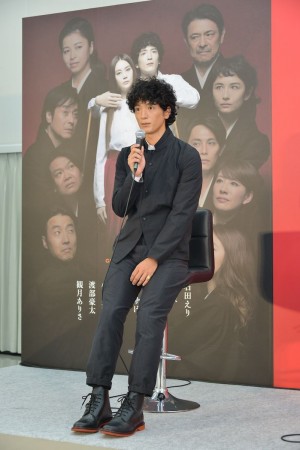 舞台『GS近松商店』製作発表会見に出席した渡部豪太