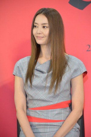 舞台『GS近松商店』製作発表会見に出席した観月ありさ