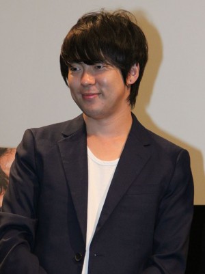 『at Home アットホーム』公開直前トークイベントに出席したウーマンラッシュアワー・村本大輔