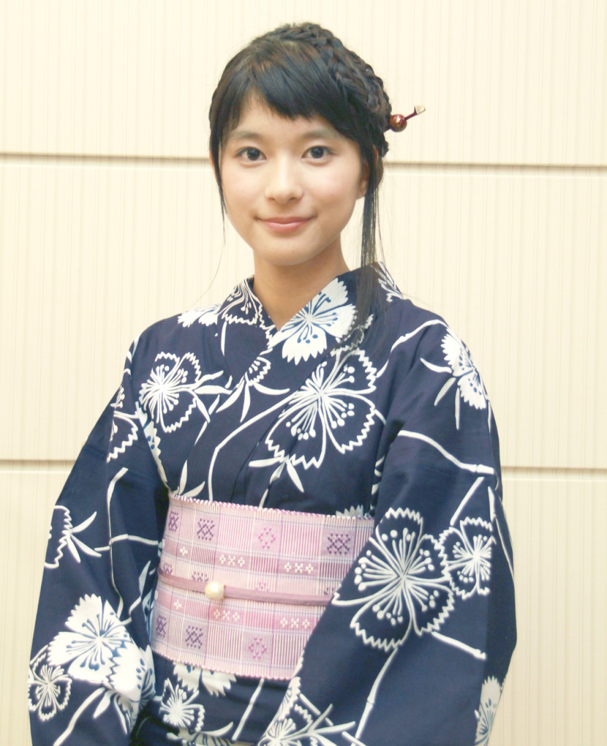 ドラマに映画、話題作続々!今年最も勢いのある若手女優・芳根京子に迫る
