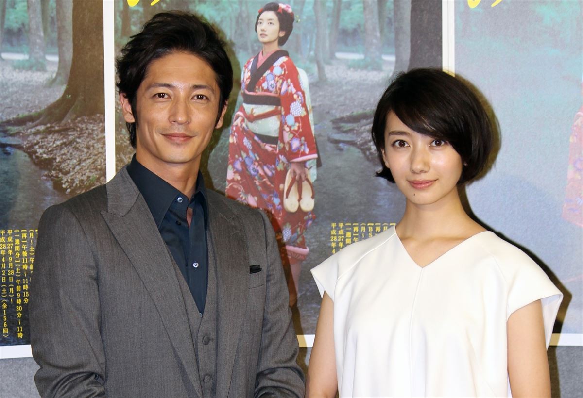 波瑠、玉木宏の“いたずら” にクレーム!?「リアルなおもちゃを顔に…」