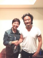 ブログでツーショット写真を公開した映画評論家の有村昆と紀里谷和明監督