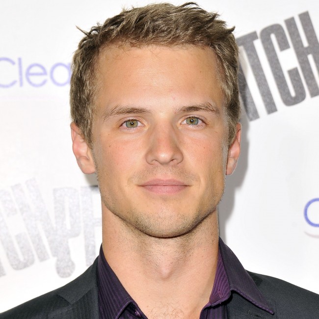 プロフィール用　フレディ・ストローマ、Freddie Stroma