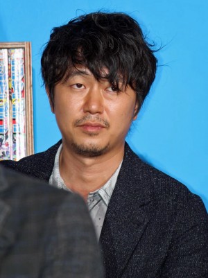 映画『バクマン。』の完成披露試写会に登壇した新井浩文