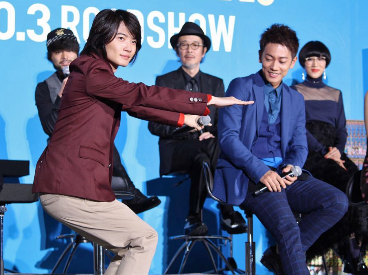 佐藤健、“山田孝之式腹筋”を披露する神木隆之介に苦笑い「こんなのやるの君だけ」