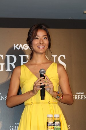 カゴメ「GREENS」記者発表会に出席したすみれ