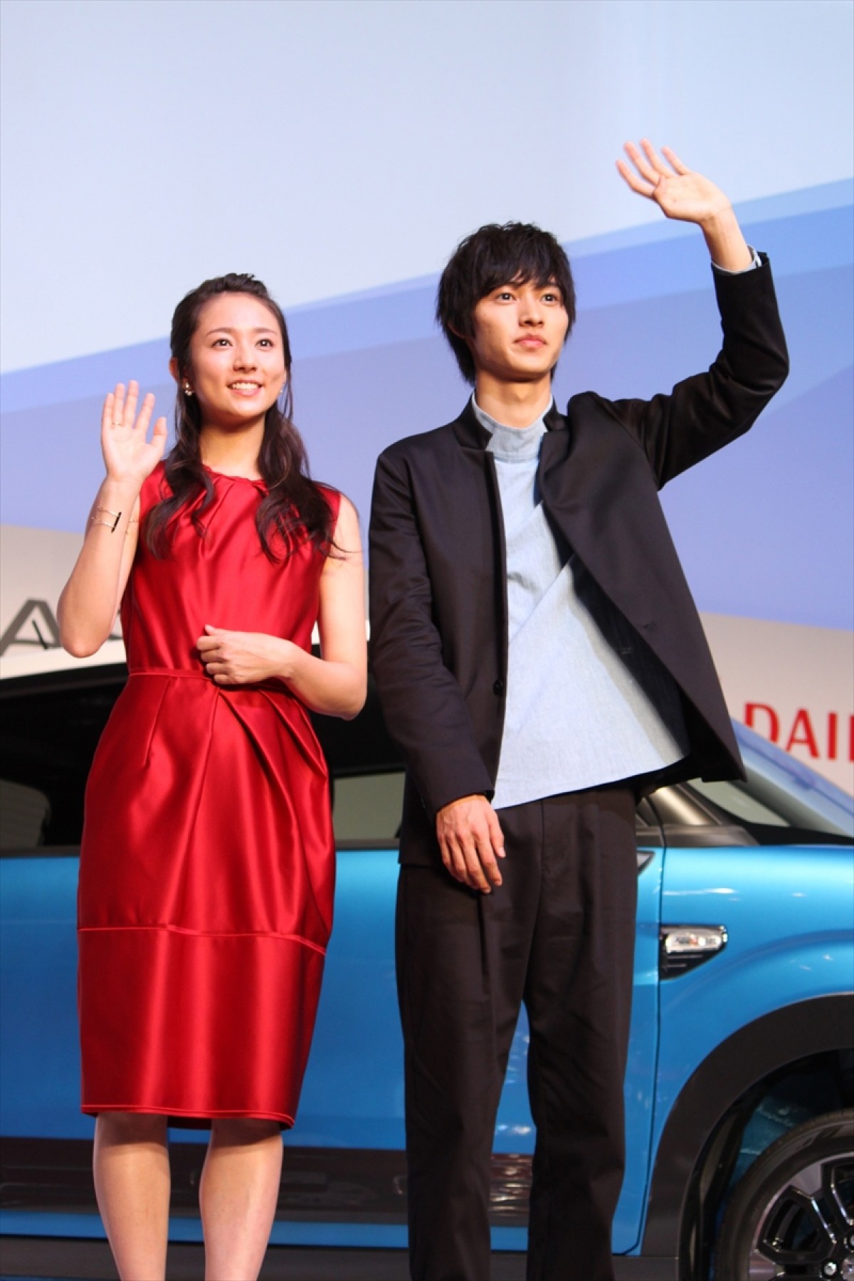山崎賢人＆木村文乃、3年ぶりの再会　「大人っぽくなった」に“壁ドン王子”照れ笑い