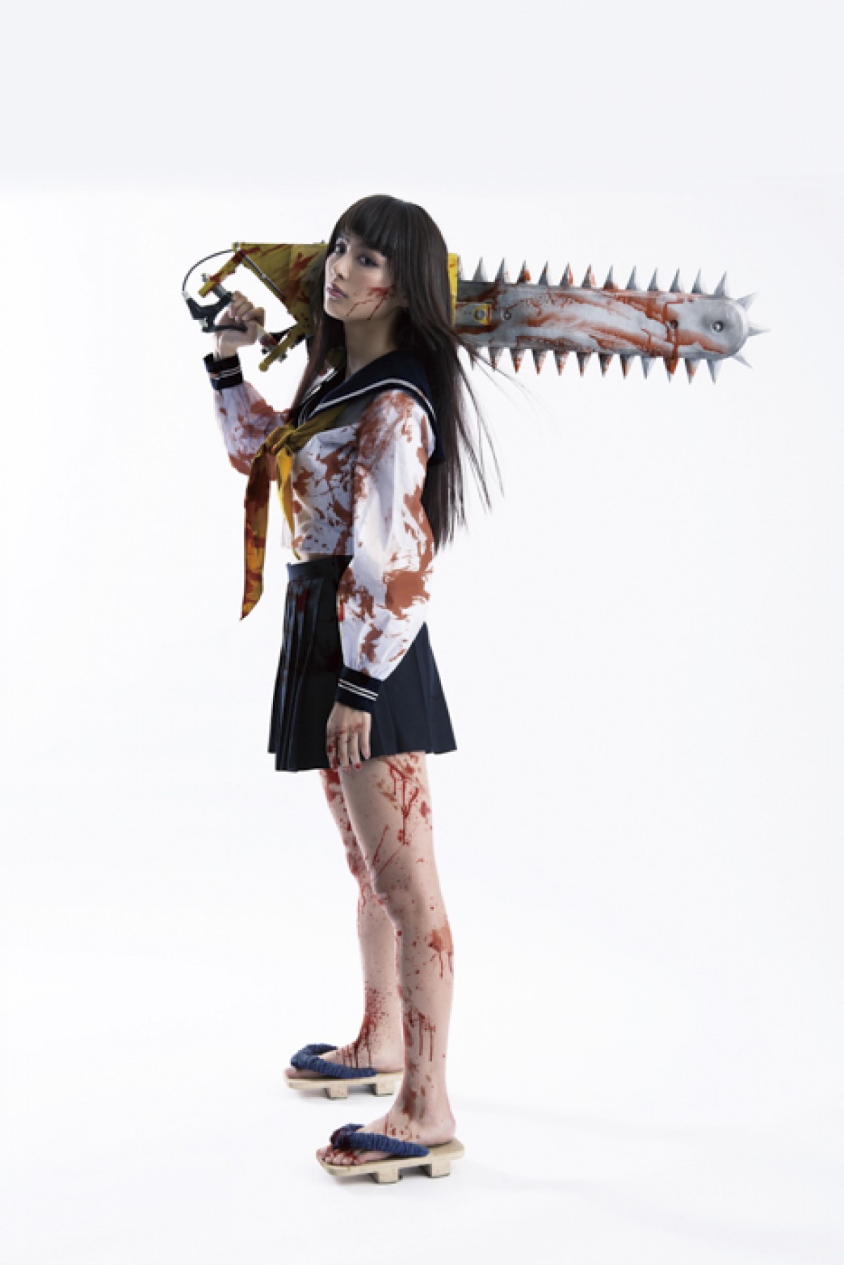 内田理央主演『血まみれスケバンチェーンソー』映画化決定！ふんどしセーラー服も披露