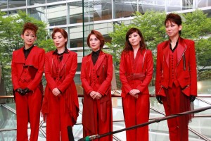 舞台『ＳＵＰＥＲ　ＧＩＦＴ！』初日公演前、囲み取材の様子