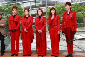 舞台『ＳＵＰＥＲ　ＧＩＦＴ！』初日公演前、囲み取材の様子