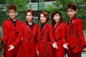 舞台『ＳＵＰＥＲ　ＧＩＦＴ！』初日公演前、囲み取材の様子