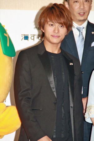 『海すずめ』製作発表記者会見に登壇した小林豊