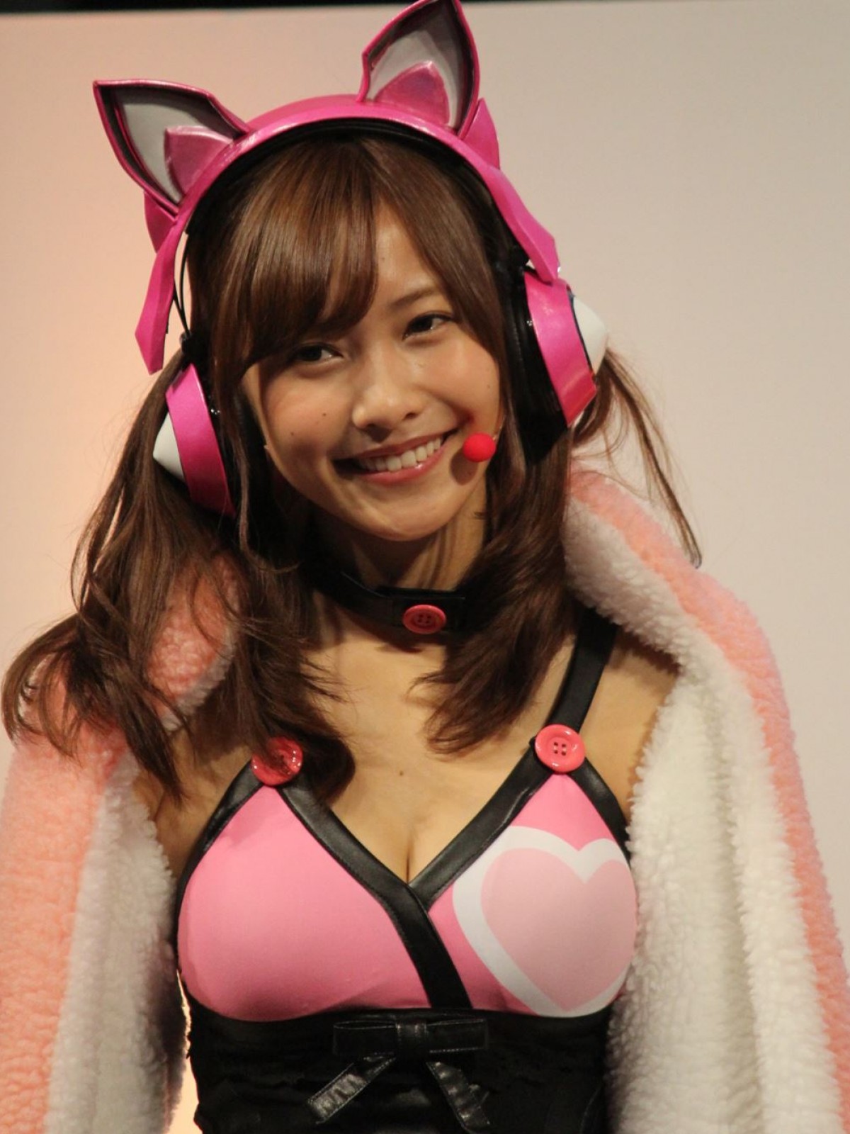 ＜TGS 2015＞佐野ひなこ「私より圧倒的にかわいい」、バーチャル女子高生をべた褒め