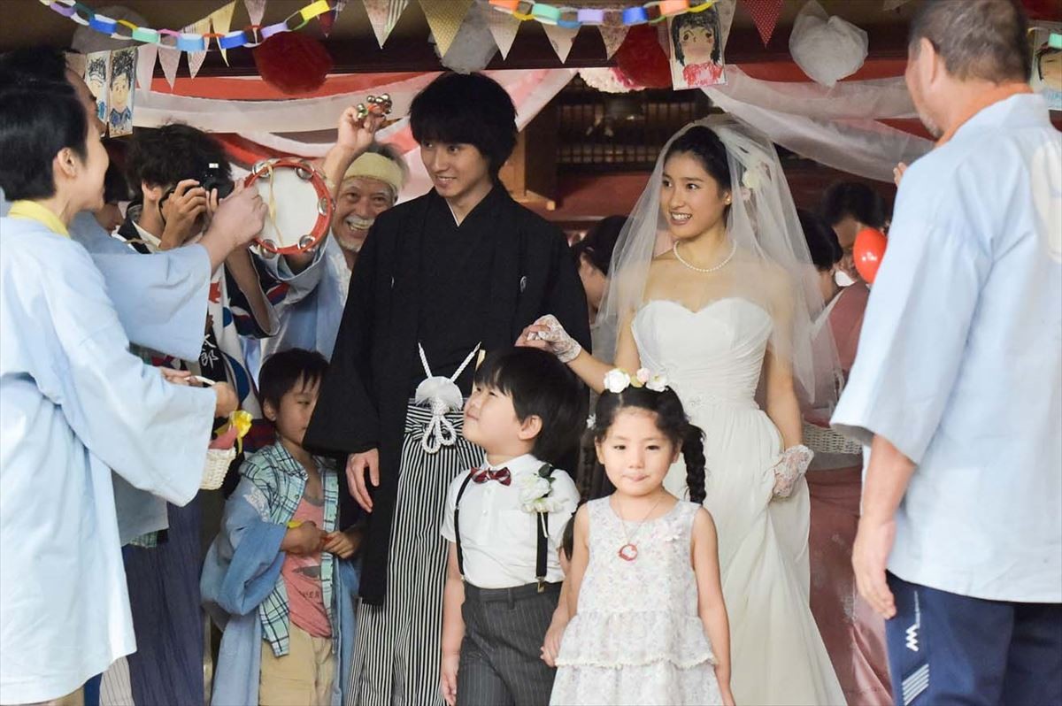 『まれ』遂に最終回、土屋太鳳のウェディングドレス＆山崎賢人の紋付袴姿が初公開