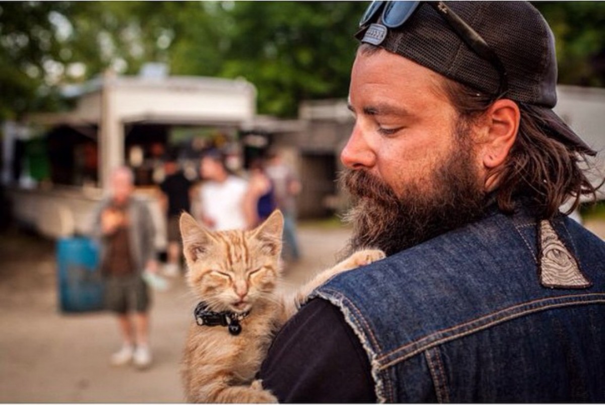 アメリカの猫侍？ 強面バイカーと子猫の相棒にほっこり