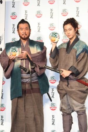 『日清のどん兵衛』新CM発表会見に登場した加山雄三、佐藤健