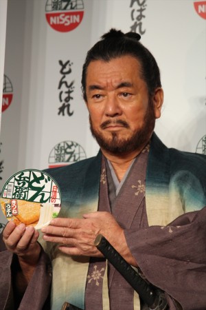 『日清のどん兵衛』新CM発表会見に登場した加山雄三