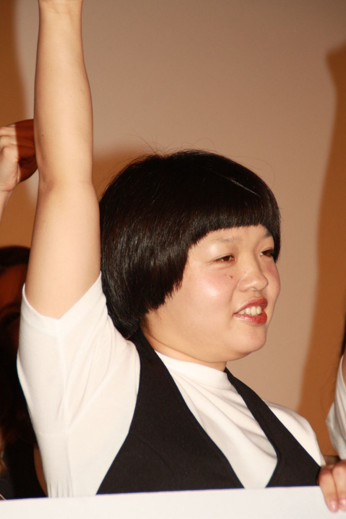 May J.、おかずクラブと即興コラボ　「これからも3人で…」猛烈アプローチに苦笑い