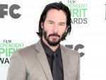 キアヌ・リーヴス来日、路上キスの“謎の女性”を同伴か